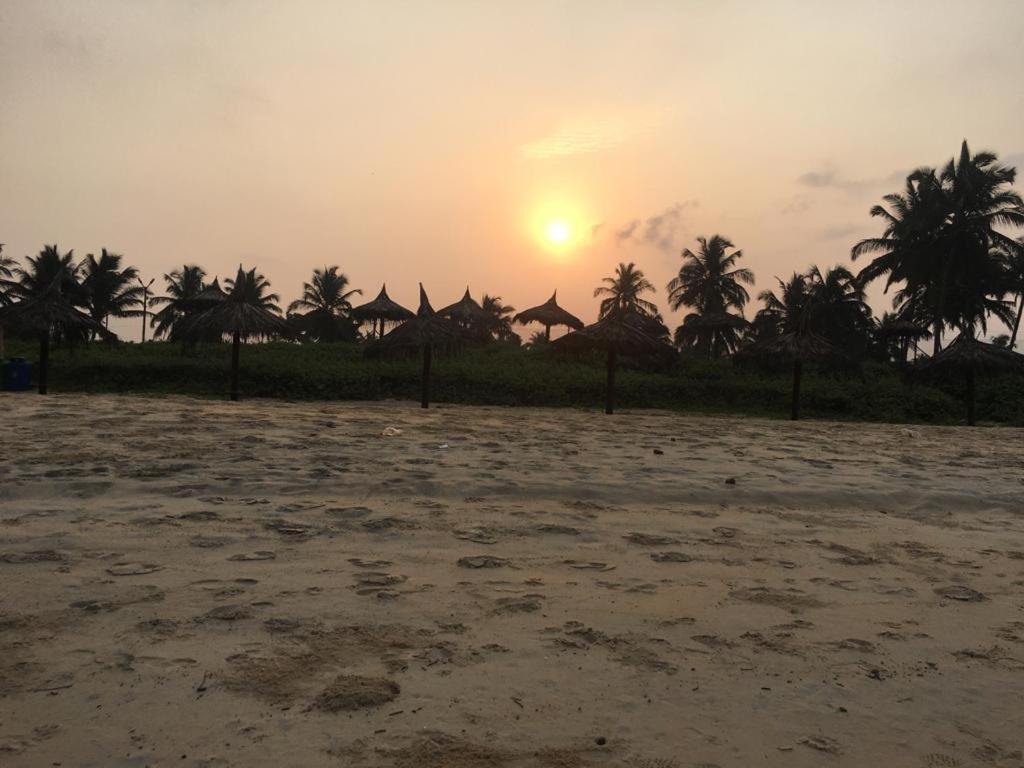 Pele'S Windsong Wood Cottage On The Beach ベナウリム エクステリア 写真