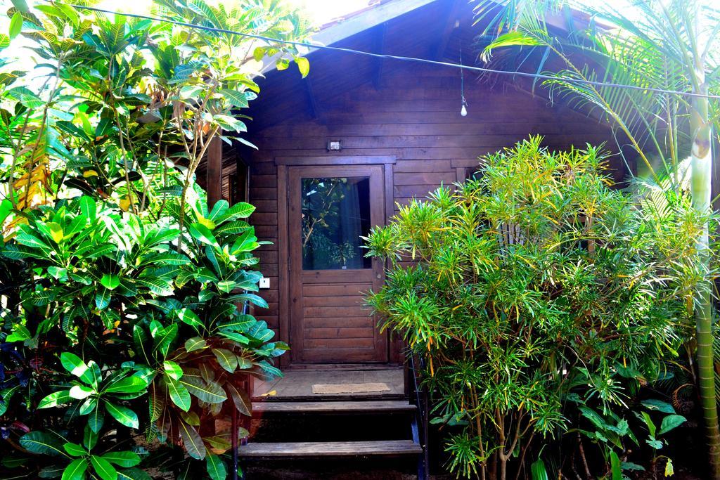 Pele'S Windsong Wood Cottage On The Beach ベナウリム エクステリア 写真