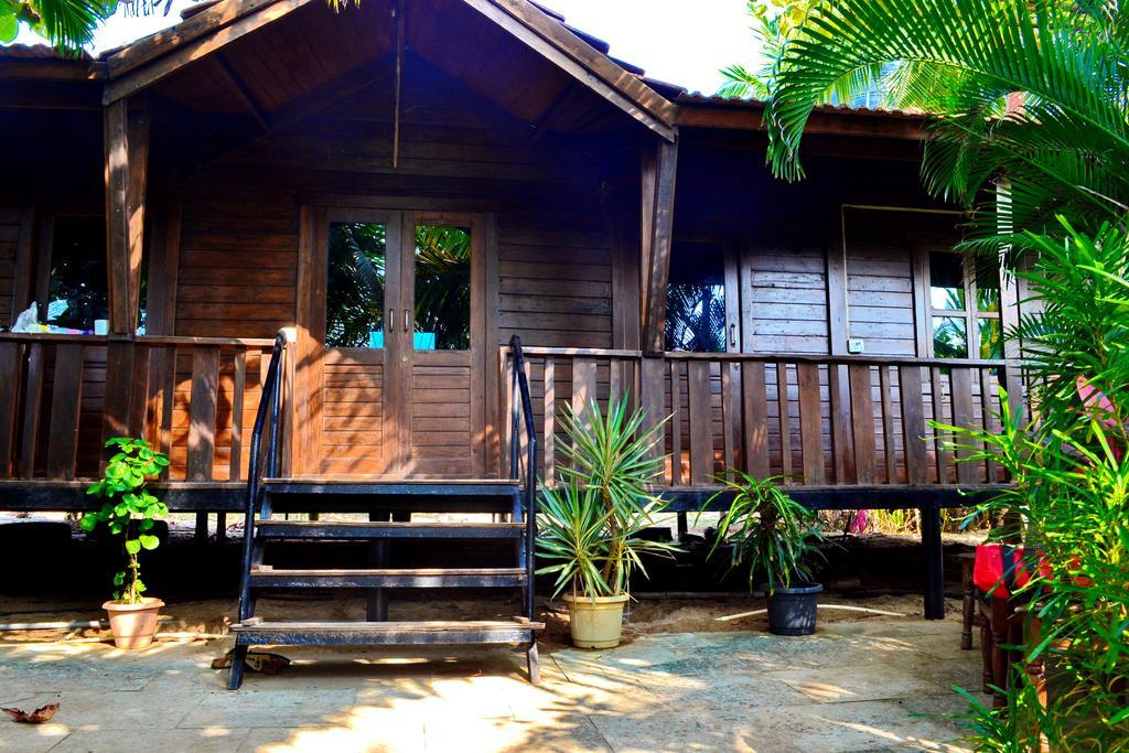 Pele'S Windsong Wood Cottage On The Beach ベナウリム エクステリア 写真